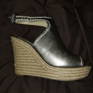 BRAND NEW Marc Fisher Matte Gold Espadrilles